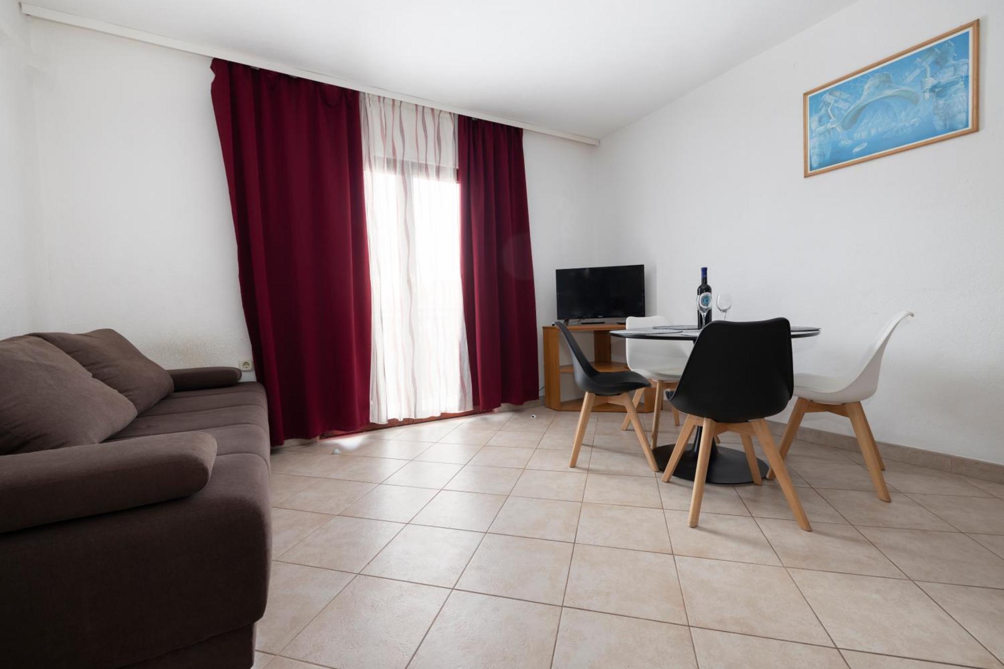 Apartments Family Roso Promajna Exterior foto